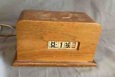 Vtg HAYDON PENNWOOD NUMECHRON TELE-VISION 1949 Rotating Clock Wood 52633R RARE