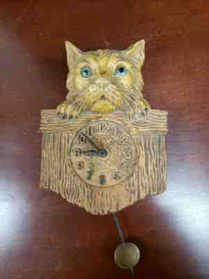 Rare Lux/Keebler KITTY CAT Over The Fence Pendulum Clock