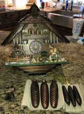 Der Frohliche Wanderer Edelweiss Swiss Musical Movement Cuckoo Clock NICE! 19x15