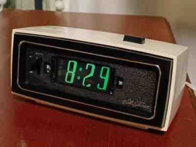Vintage 1974 NOS Seth Thomas Speed Read Flip Roll Clock Long Melting green Digit