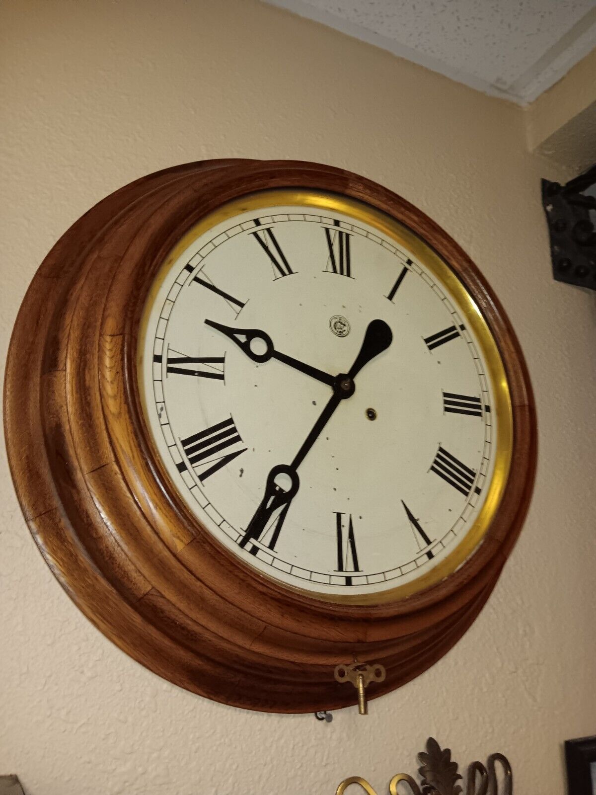 Rare Antique Waterbury Gallery Round  Wall Clock 8 Day Key Wind,  18" Face dial