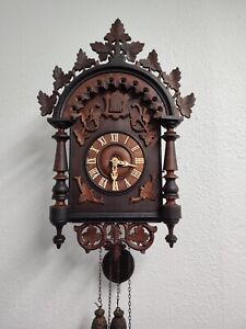 ANTIQUE GERMAN BLACK FOREST  CUCKOO CLOCK