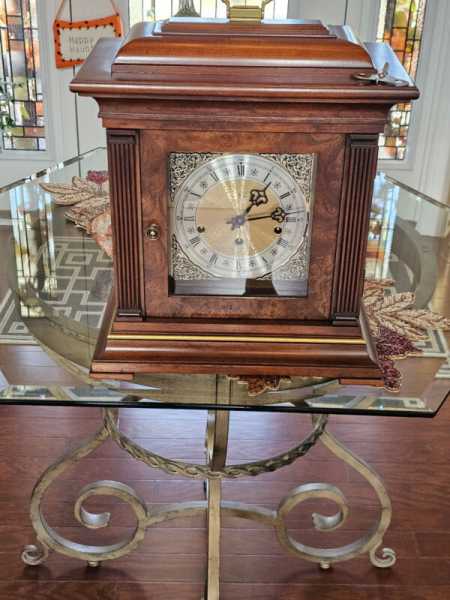 Howard Miller (2019)Tompion 612-436 TRIPLE CHIME KEY WIND 8-DAY MANTEL CLOCK!