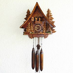 LARGE 8 DAY HUNTER STYLE MUSICAL CUCKOO CLOCK