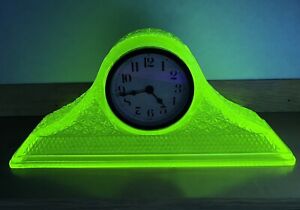New ListingAntique - TAMBOUR MCKEE - Mantle Clock- Uranium Vaseline Glass - 1920s * EX