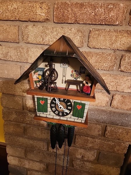 Rare Spinning Wheel Black Forest Schmeckenbecher Cuckoo Clock (PROJECT)