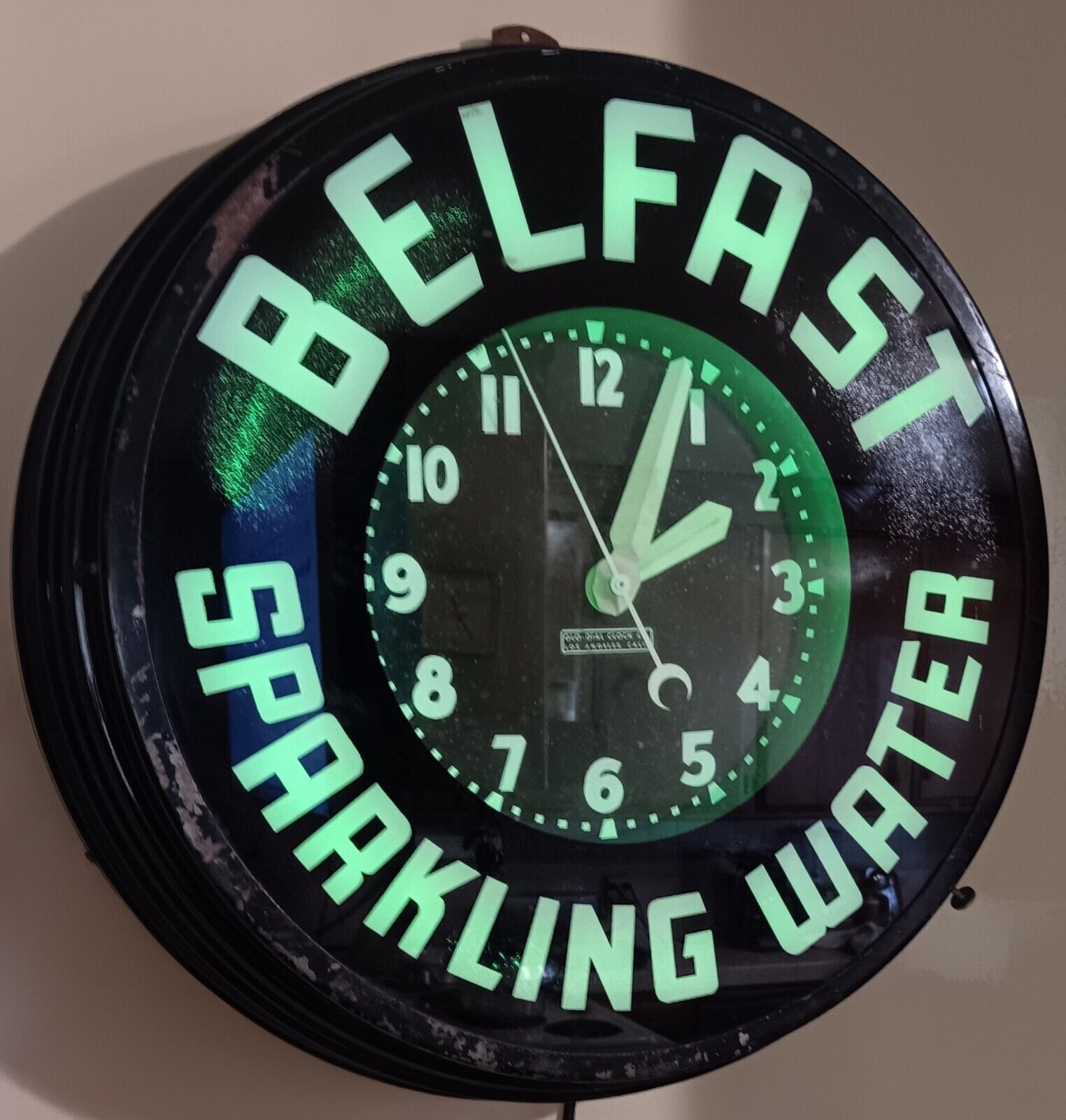 GLO-DIAL: BELFAST Sparkling Water Wall Clock