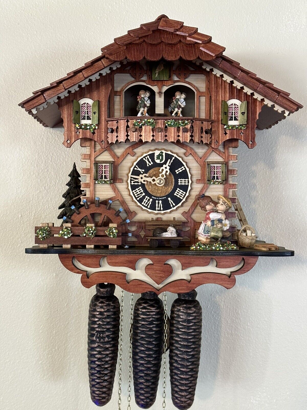 HONES 8 DAY KISSING CUCKOO CLOCK. See Video On YouTube.