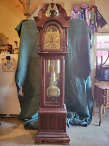 Ridgeway grandfather clock In walnut Casing