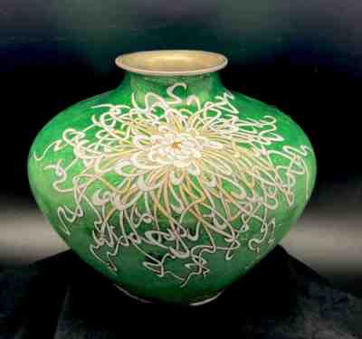 EARLY JAPANESE CLOISONNE GINBARI VASE Stamp Signed Dramatic Chrysanthemum Design