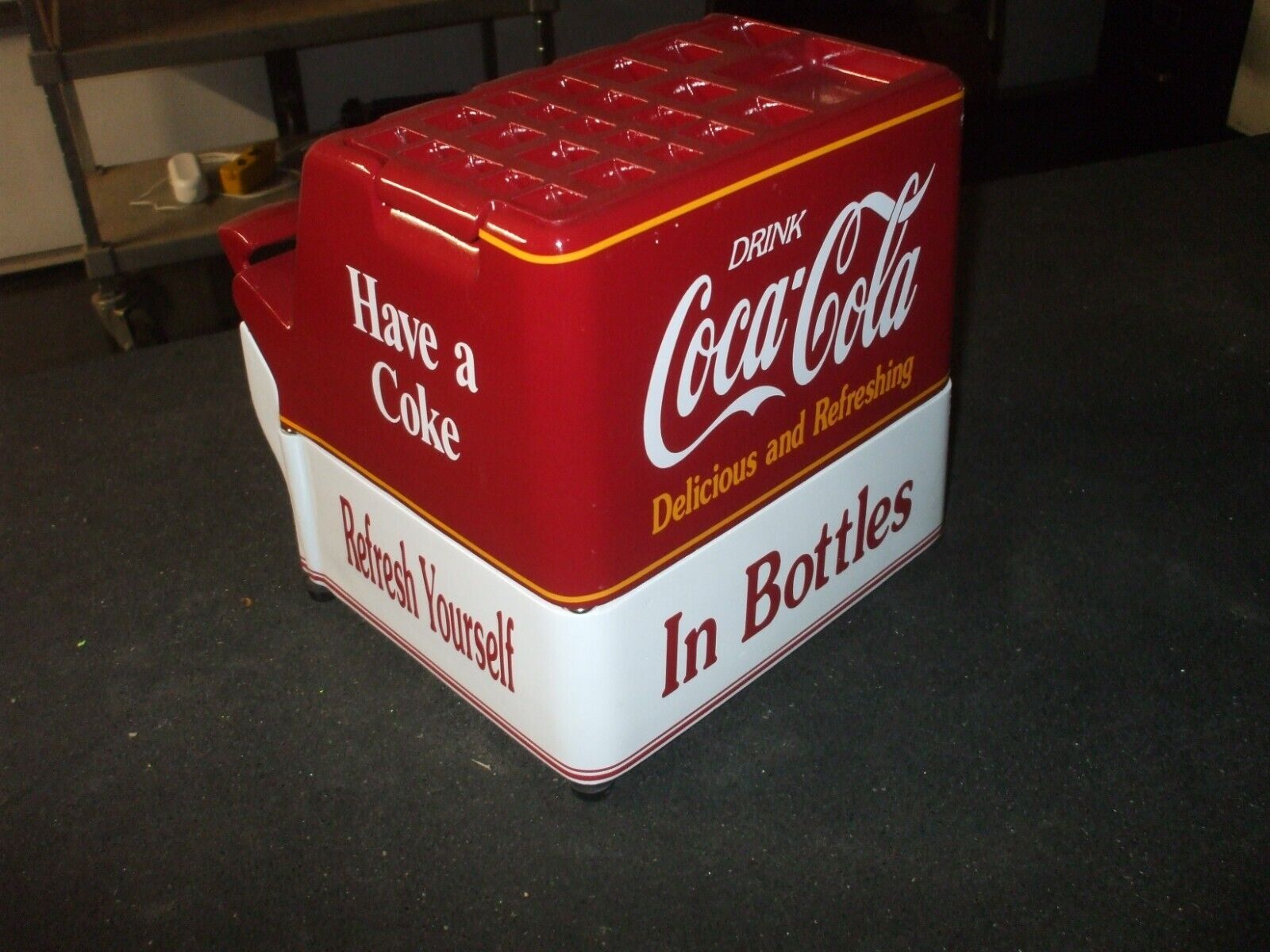Coca-Cola Theme Deluxe Coin Changer - vending machine diner business game room