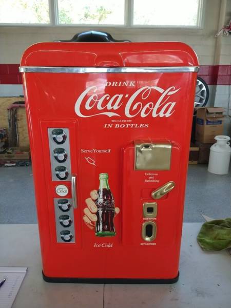1992 Coca-Cola Nostalgia Plastic Drink Cooler