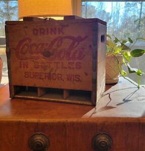 Rare 1940s Coca-Cola seltzer Wooden crate with working lid in great condition