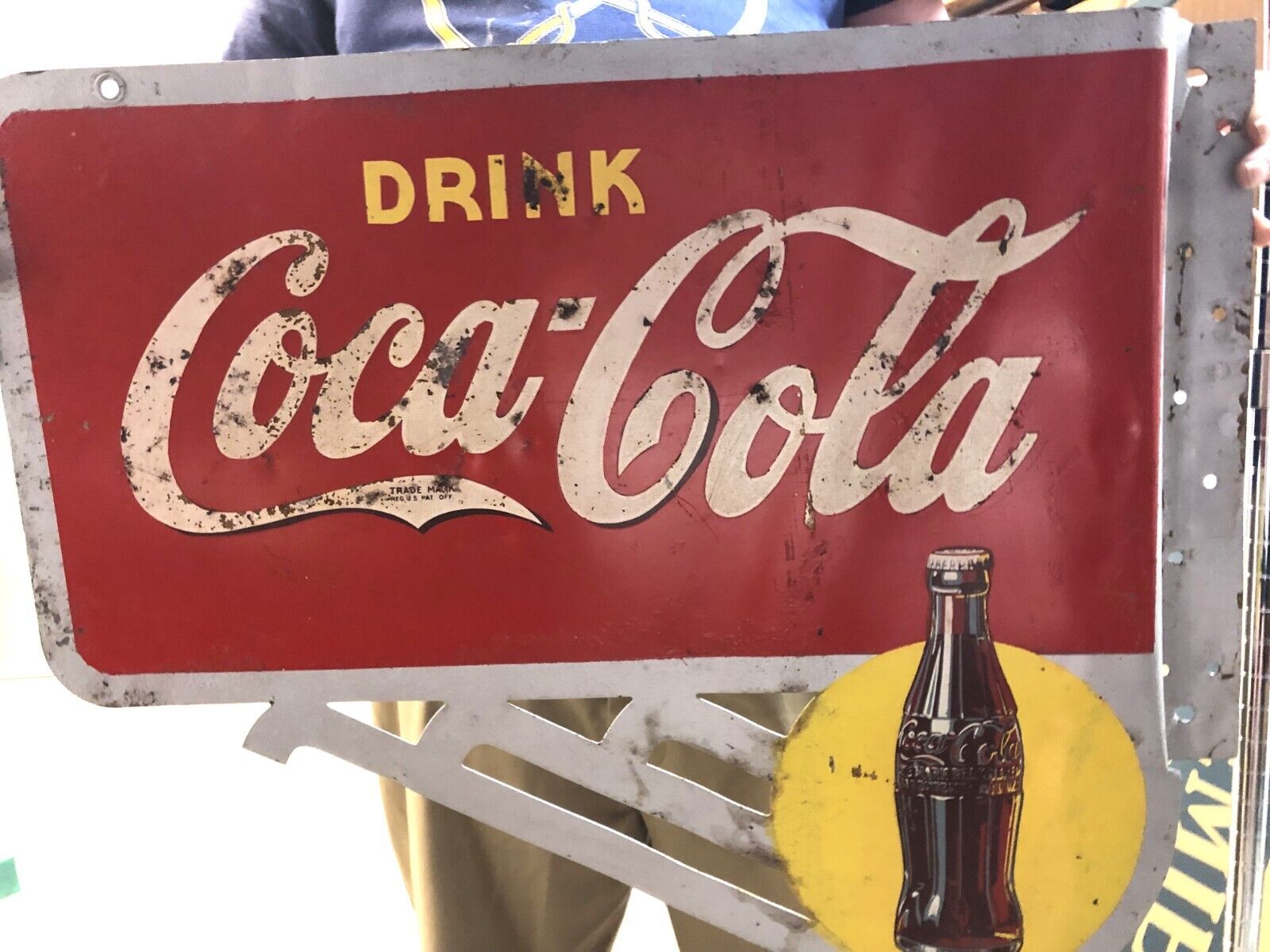 ANTIQUE USA COCA COLA SODA YELLOW DOT METAL FLANGE ART ADVERTISING BOTTLE SIGN