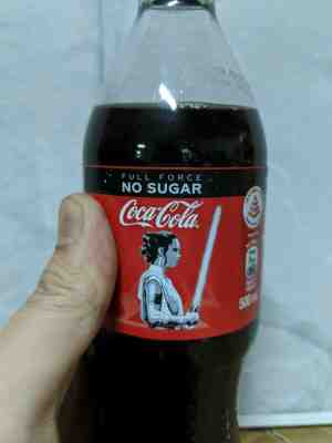 ????Coca Cola X Star Wars Singapore Exclusive Rey (Lights-up!) 500ml Bottle????