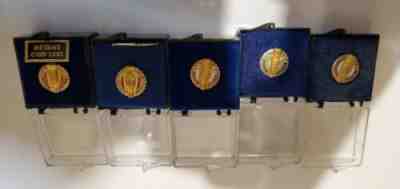 Coca-Cola  20- 40 year Employee Service10K Gold Emblem Pin Emerald Still in Box