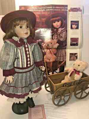 Coca-Cola Franklin Mint Heirloom Dolls Megan w/ Wood Wagon & Teddy Bear 1995 COA