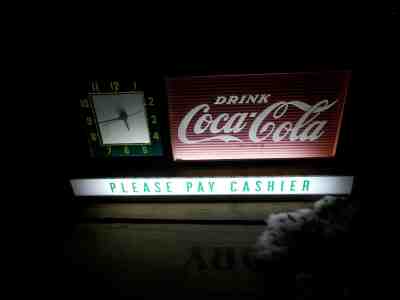 rare vintage coca cola light up clock {drink coca cola}