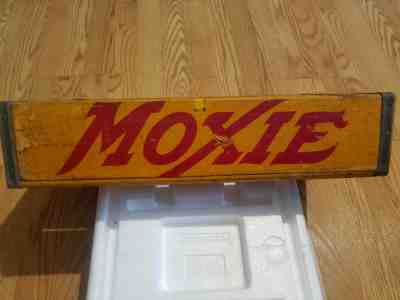 Vintage 1957 Moxie Soda Wooden Crate Vandergrift 24-12 OZ Bottles