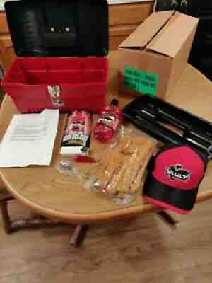 COCA COLA VAULT RED BLITZ TRADE KIT TOOLBOX 20 OZ BOTTLE CAP LEATHER GLOVES