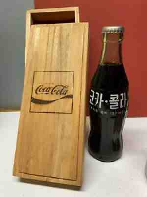 KOREA 190ML COCA-COLA BOTTLE-ACL-NICE CAP/WITH WOODEN DISPLAY CASE-NEAR MINT