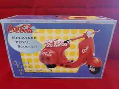 COCA-COLA MINIATURE PEDAL SCOOTER 1:6 SCALE LIMITED EDITION
