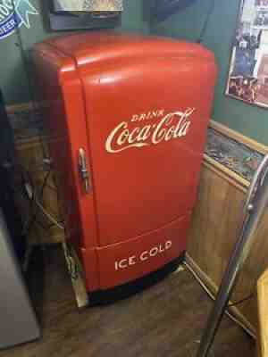 CLASSIC ORGINAL Vintage Coca Cola Refrigerator