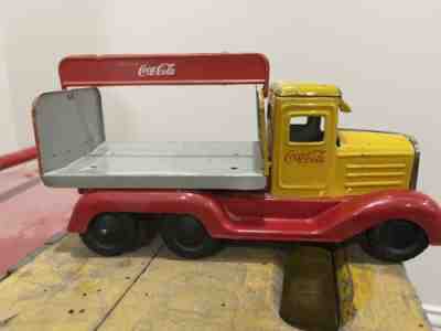 coca cola goso 1949 wind up truck with key (winds and roles perfectly)