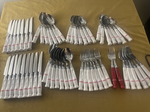 Vintage 1997 Gibson Coca- Cola 59 Pc Contour Bottle Flatware Set White Handle