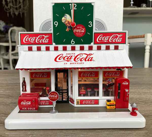 Danbury Mint 1940's Coca-Cola Soda Fountain Light Up Clock w/ Original Brochure
