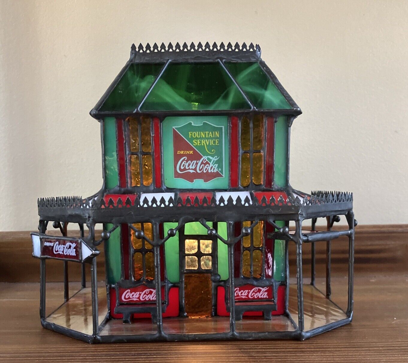 1997 Franklin Mint Coca Cola Victorian Hotel Stained Glass Accent Lamp Light