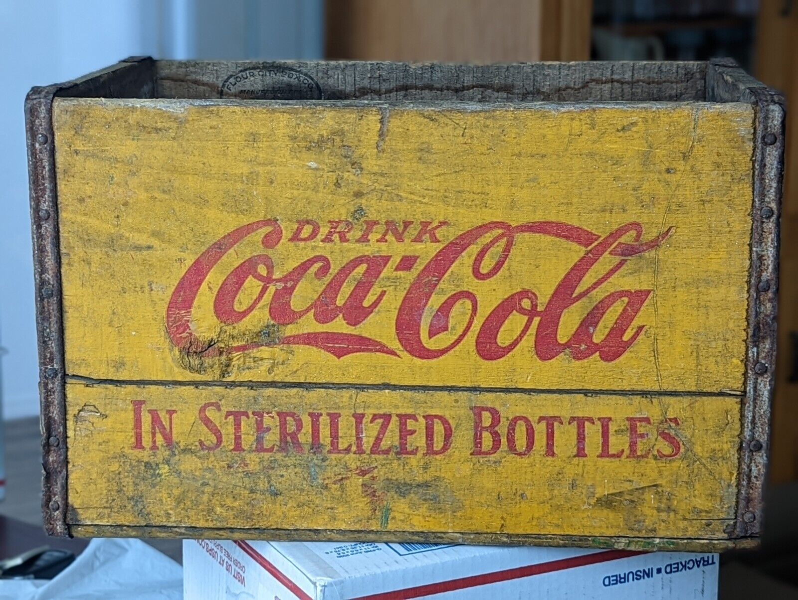 Early 1930s Humboldt Iowa Advertising Yellow Coca Cola Sterilized Bottles Crate