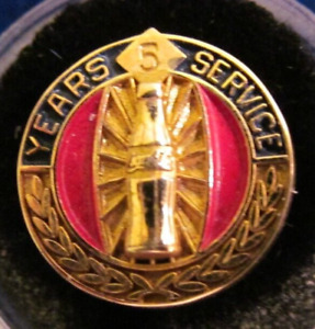 Coca Cola, 5 year service award pin. marked  10K ever so faintly on back. RARE