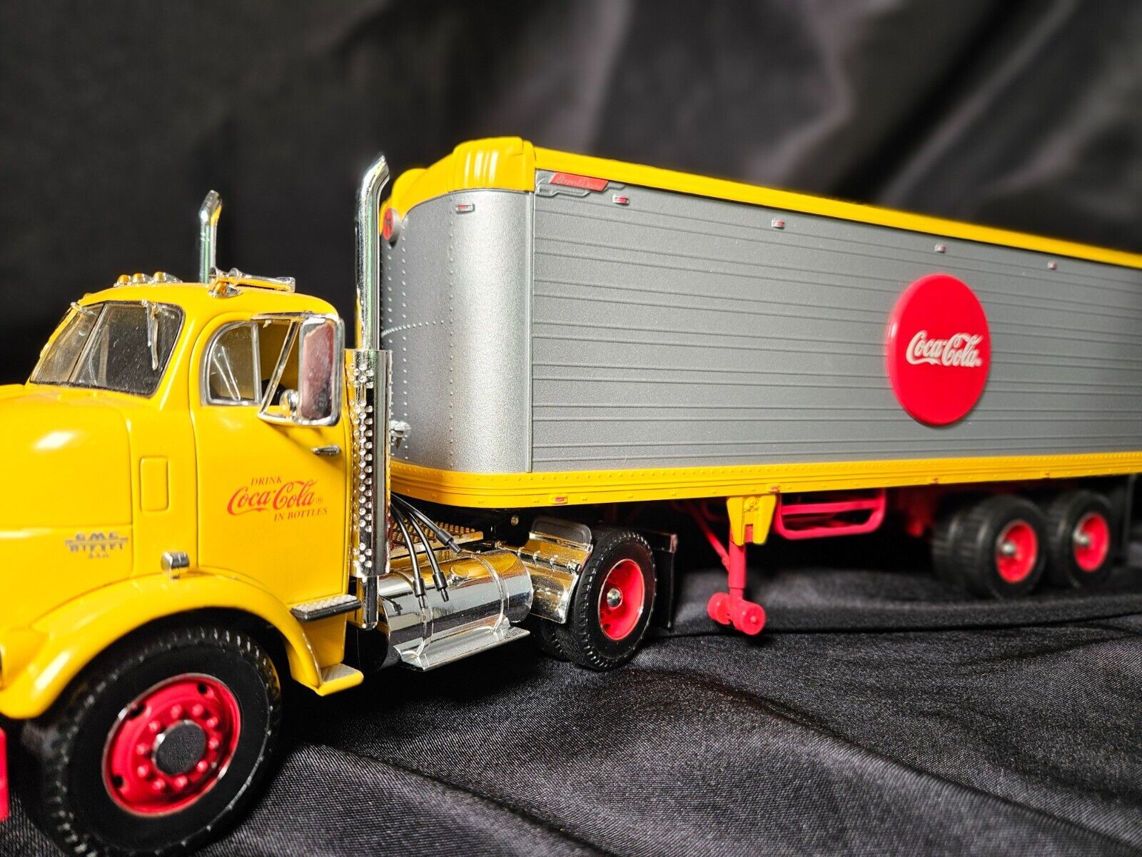 ERTL 1954 Coca Cola Great Dane GMC 1:25 Scale Inv. #1564