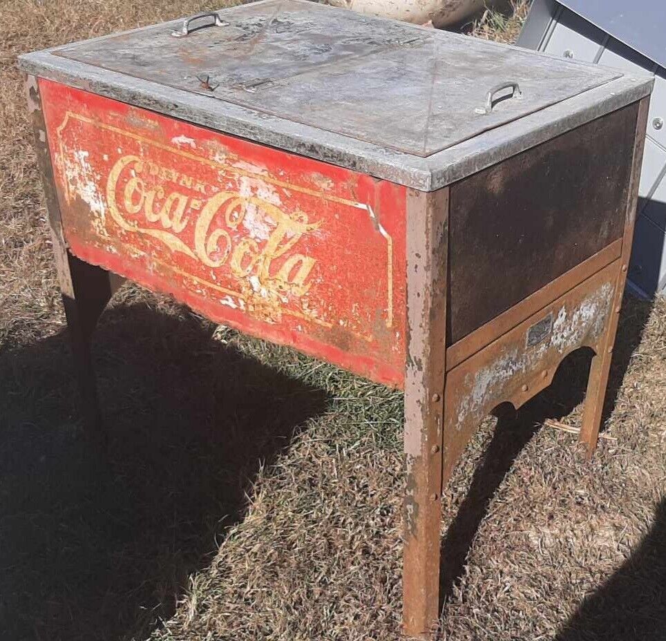 1930s VINTAGE COCA COLA  ICE CHEST COOLER. Needs Work.