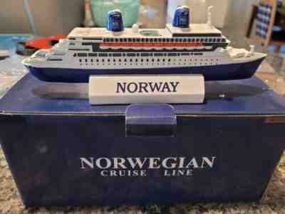 RARE SS NORWAY Norwegian Cruise Line Resin Cruise Ship Model