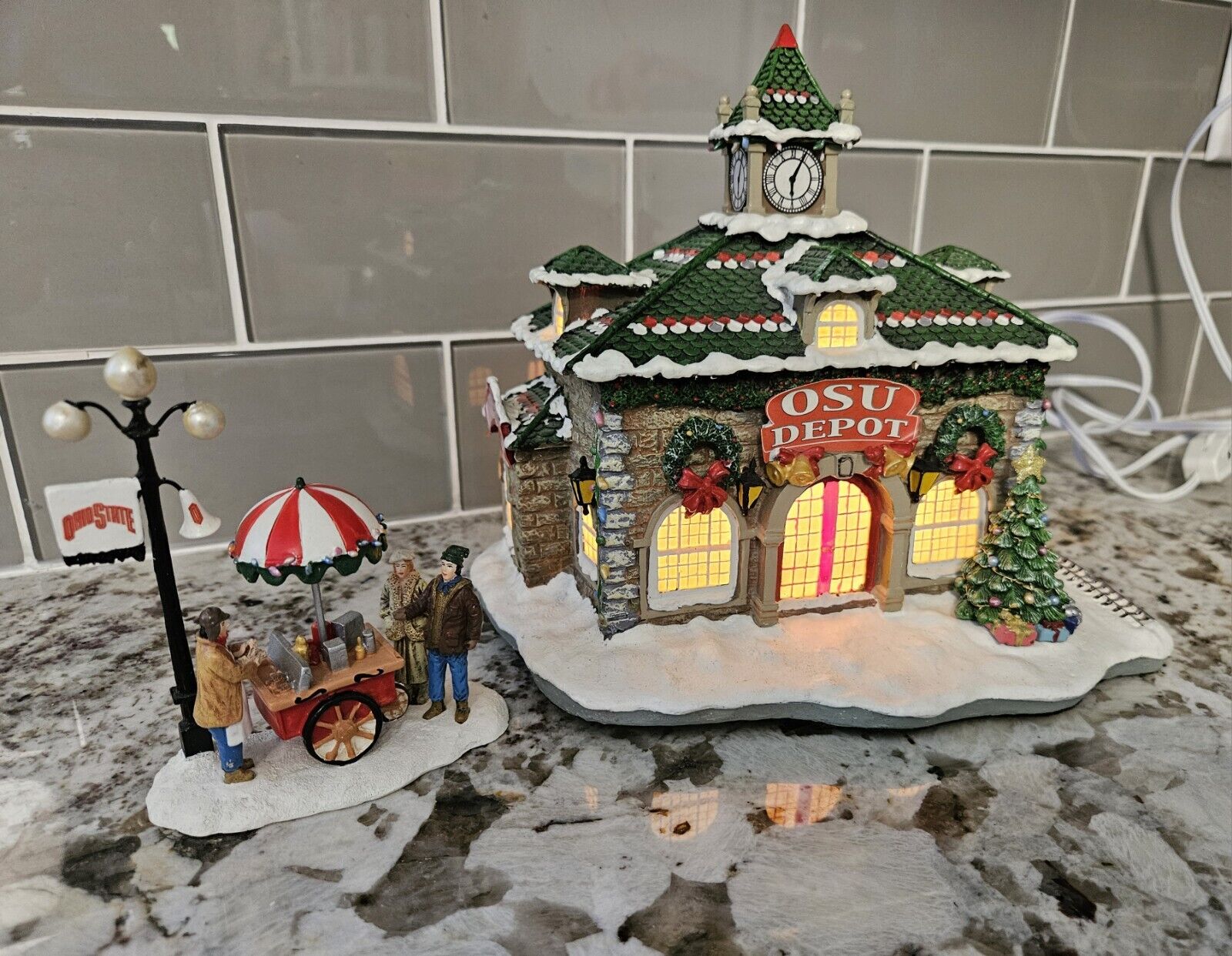 Danbury Mint Ohio State Buckeyes Diner Christmas Village OSU Depot