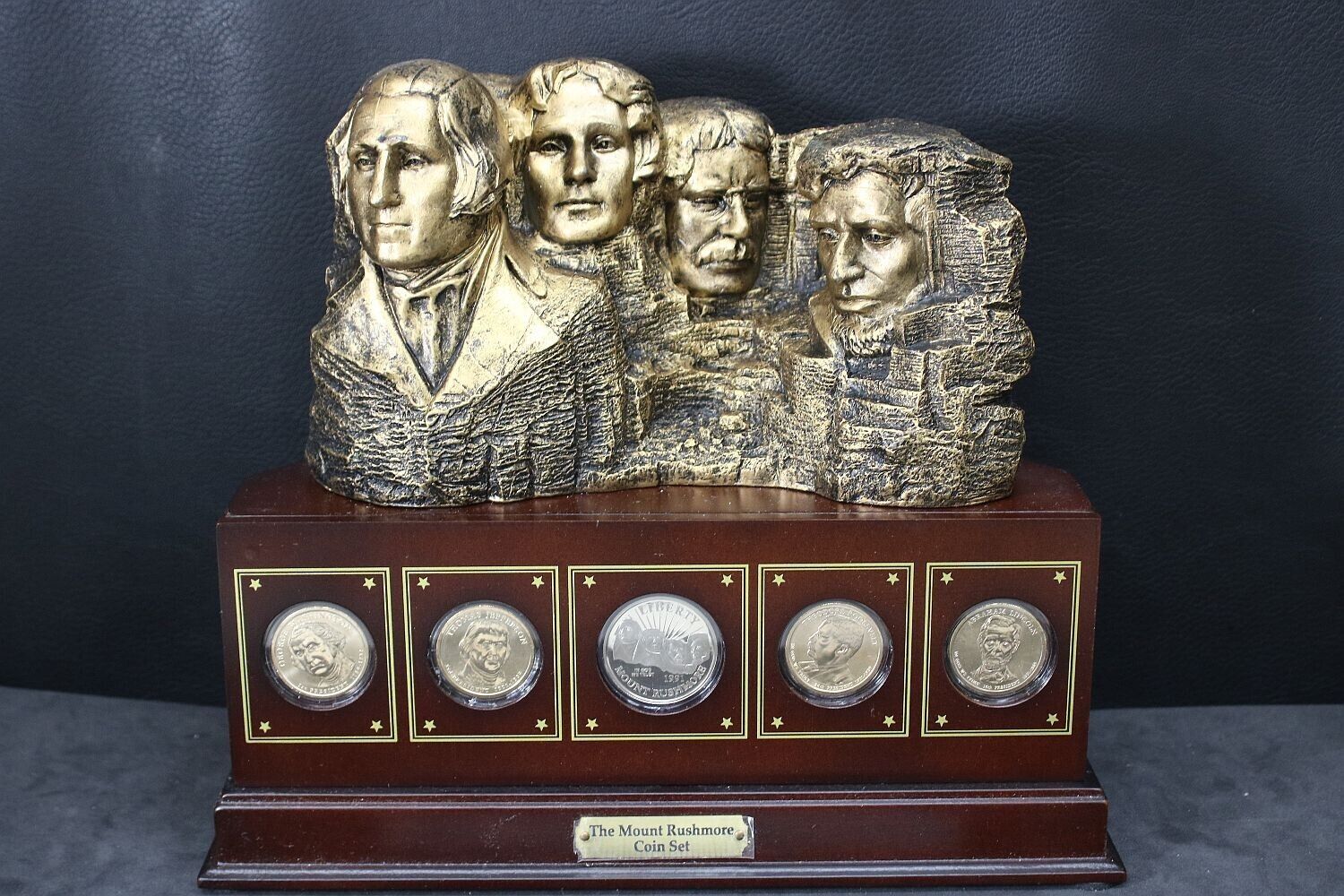 1991 Danbury Mint Mount Rushmore Keystone, SD 5 Coin display Sculpture Rare New!