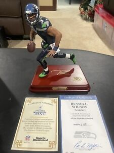 Russell Wilson Seattle Seahawks Sculpture Danbury Mint With COA And Original Box