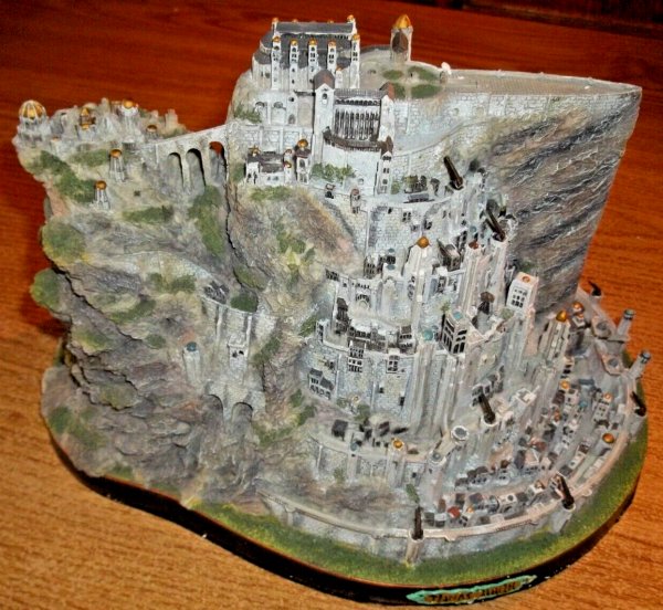 RARE DANBURY MINT LORD OF THE RINGS LIGHTED MINAS TIRITH PORCELAIN SCULPTURE NOS