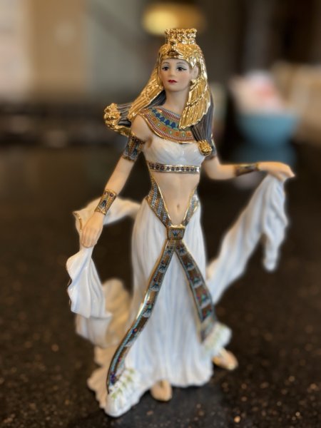 Danbury Mint Queens of Egypt Cleopatra Figurine Collectible Porcelain Gold
