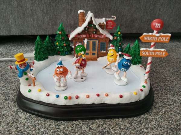 Danbury Mint M&M Christmas on Ice Skating Lightup 2007
