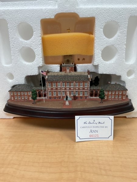 Danbury Mint Independence Hall Replica w/ COA Original Box and styrofoam