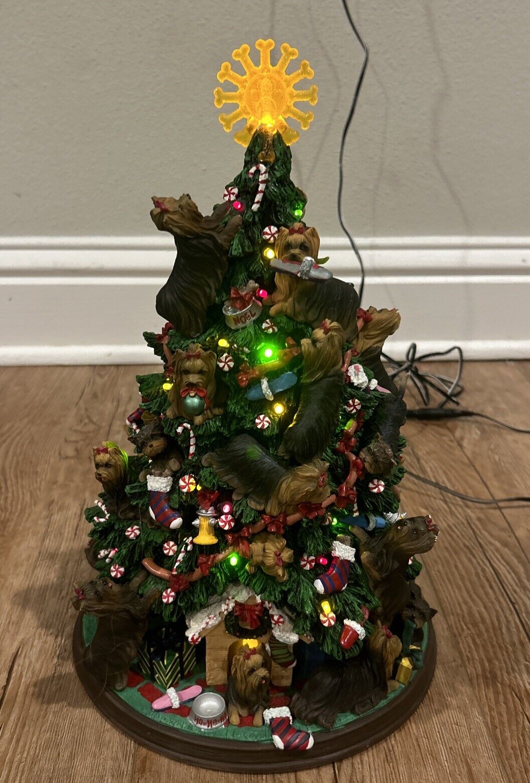 Danbury Mint Yorkie Yorkshire Terrier Dog Christmas Tree Lighted Figurine w/ DC