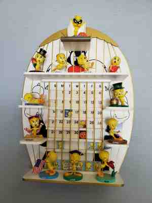  Danbury Mint Goebel  Tweety Bird  Perpetual Calendar Figurines 2000. 