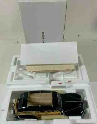 DANBURY MINT 1942 CHRYSLER TOWN AND COUNTRY 1:24 SCALE