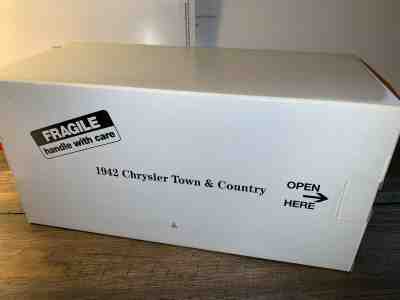 Danbury Mint Classic Cars 1:24 Die Cast Cars 1942 Chrysler Town & Country Mint