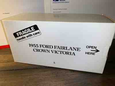 Danbury Mint Classic Cars 1:24 Die Cast 1955 Ford Fairlane Crown Victoria Mint