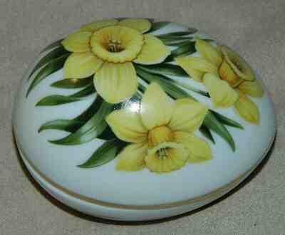 Vintage Limited Edition Danbury Mint Porcelain EGG Trinket Box Daffodils 1984 
