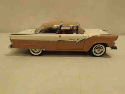 Danbury Mint 1955 Ford Fairlane Crown Victoria in original box, 1/24 scale